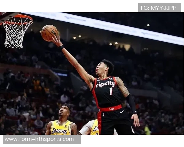 新援安芬尼西蒙斯首秀表现出色13投6中三分球命中率提升至29砍下18分3助攻