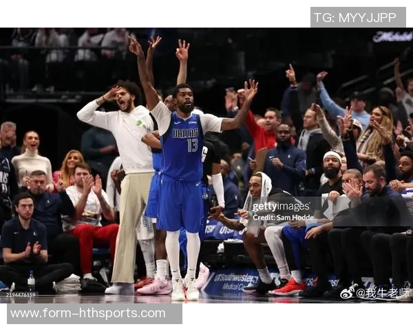 老詹开心点赞东契奇罚球失手未能达成50分替补席队友乐开怀